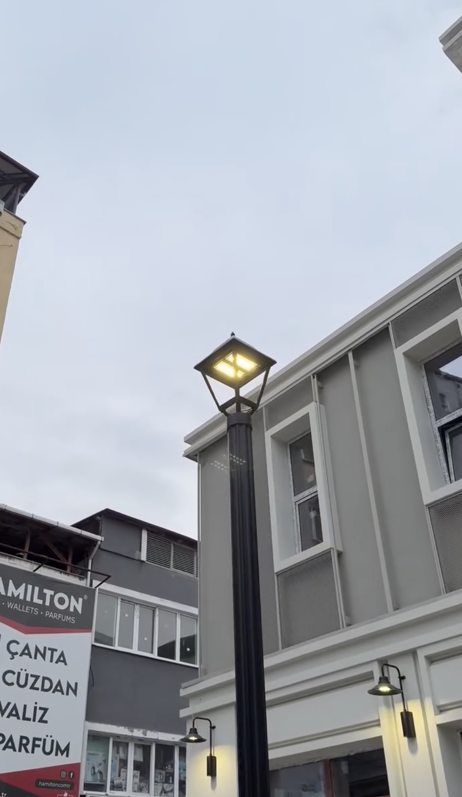 📍Saathane Ticaret Merkezi — Dekoratif dış aydınlatma & aplik hattı
